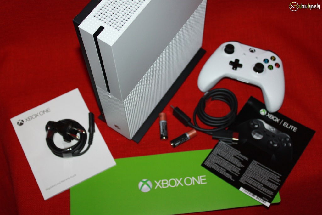 Xbox One S kompletter Verpackungsinhalt