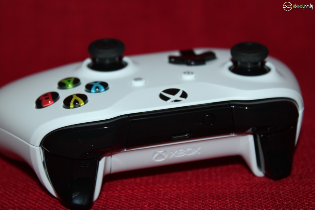 Xbox One S Controller mit "ebenerdigen" Xbox Button